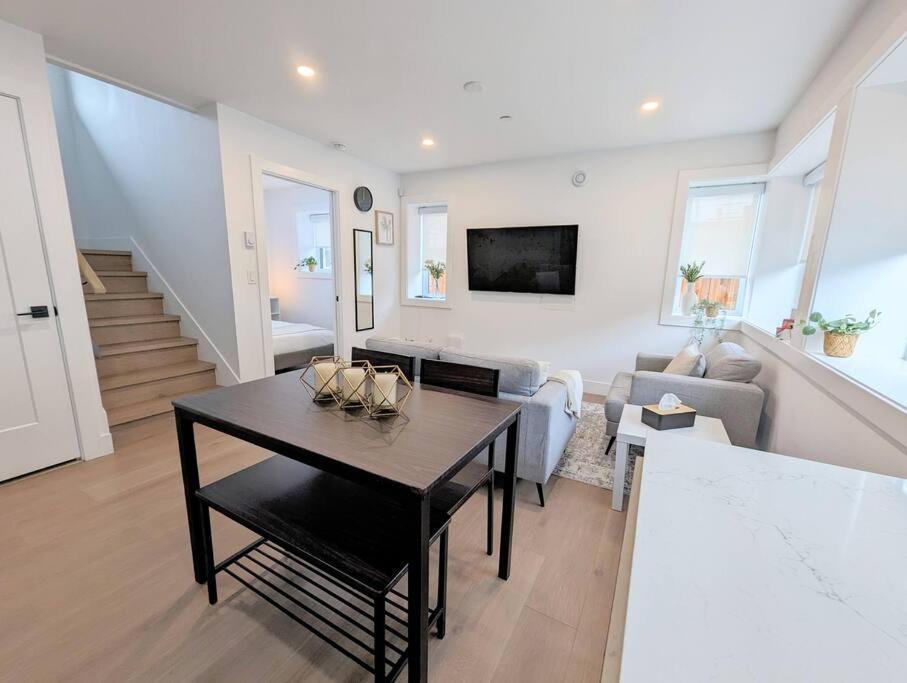 Centrally Located, Modern, 2 Bedroom Home Vancouver Exteriér fotografie