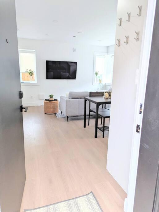 Centrally Located, Modern, 2 Bedroom Home Vancouver Exteriér fotografie